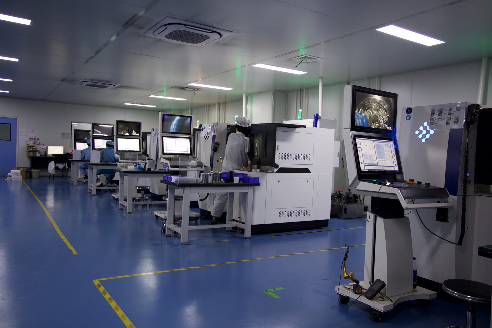 Production line with dual monitors and operators